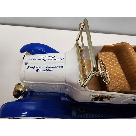 UK Wildcats 1997–98 Diecast Bank – 1917 Maxwell Touring Car by Ertl -Missing Key - Picture 6 of 16